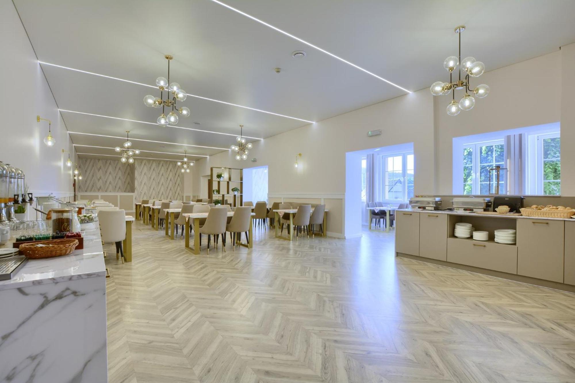 Hotel Krysztal Сверадув-Здруй Экстерьер фото